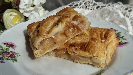 Jablečné taštičky z fritézy jsou dokonale křupavé a hotové za 15 minut. Trik je v náplni