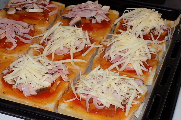 Minipizzy z toustového chleba