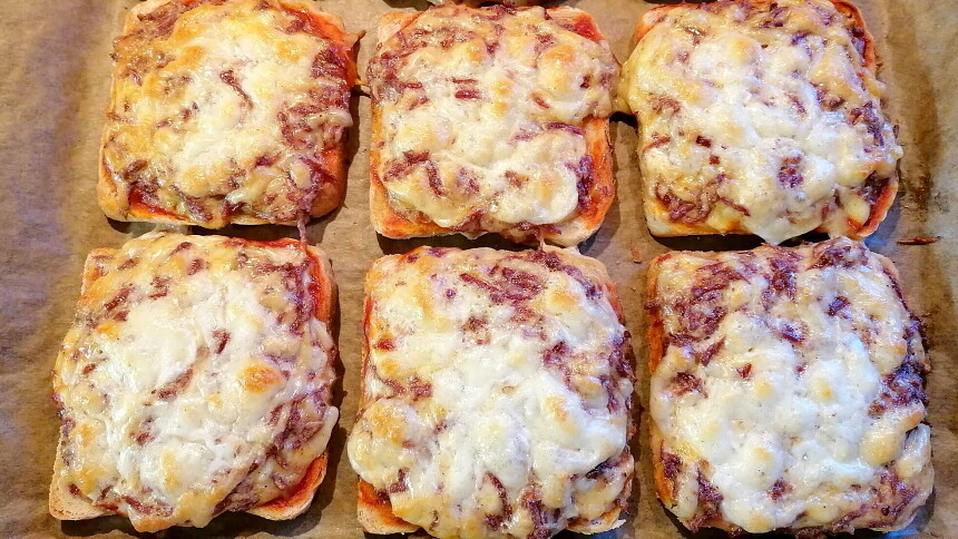 Minipizzy z toustového chleba jsou nejrychlejší pizza dobrotou, jakou jste kdy dělali