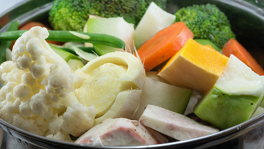 Jak vařit brokolici, mrkev a další zeleninu, aby si zachovala pěknou barvu