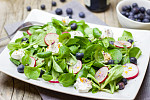 Nejlepší recepty na jarní saláty. Z čeho je připravujeme a jaké máme nejraději