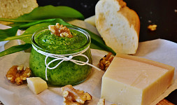 Desatero - jak na česnekové pesto. Jak se připravuje, co do něho patří a jak ho využijeme