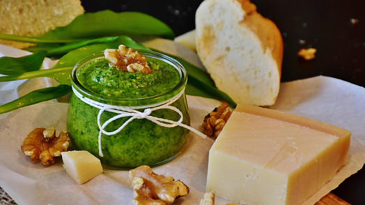 Desatero - jak na česnekové pesto. Jak se připravuje, co do něho patří a jak ho využijeme