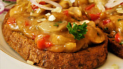 Olomoucké tvarůžky v teplé kuchyni. Jsou skvělé do polévek a v kombinaci s masem, zeleninou, brambory nebo těstovinami