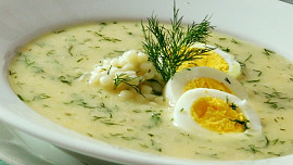 Koprová polévka patří k těm nejoblíbenějším. Každá rodina ji vaří trochu jinak a má svůj osvědčený recept