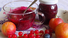 Jak uvařit rybízovou marmeládu. Jednoduchý postup zvládnou i začátečníci. Vyzkoušejme nejlepší recepty