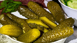 Jak připravit nejlepší kvašáky. Ochutnejme výborné křupavé okurky jedinečné chuti podle rodinných receptů