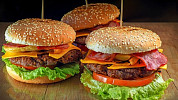 Ochutit a namíchat maso na domácí hamburgery není složité. S našimi radami to zvládnete snadno