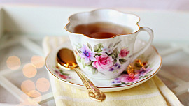 Čaj z rýmovníku nám nabízí rychlou pomoc při rýmě a nachlazení. Pěstování této bylinky je nenáročné a za oknem ji máme stále po ruce