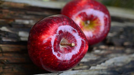 Den konzumace červených jablek