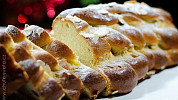 Jak upéct dobrou vánočku? Máme pro vás recept, podle kterého se vždy povede. Postup navíc usnadní názorné video