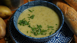 Nejlepší hrachová polévka: Dá se uvařit na různé způsoby a výborně chutná s  křupavými krutony