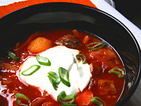 Jak uvařit dobrý boršč a co do něho patří? Nesmí chybět červená řepa. Máme pro vás výborný recept a názorné video