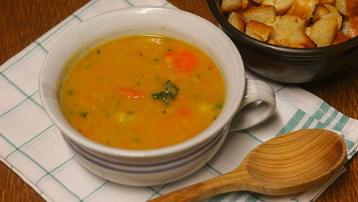 Nejlepší recepty na zeleninové polévky: Kořenová zelenina v nich nesmí chybět, především mrkev, celer a petržel
