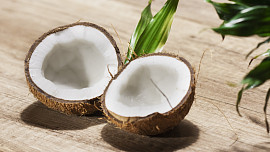 Jak připravit domácí kokosové mléko? Vysvětlíme jednoduchý recept na rostlinný nápoj