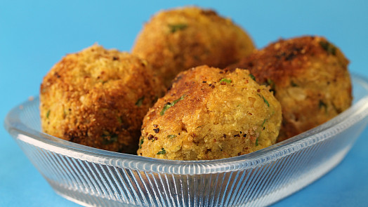 Jak připravit falafel? Vyzkoušejte jednoduchý recept na oblíbenou cizrnovou specialitu