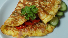 Dokonalá vaječná omeleta může být i svátečním pokrmem. Naučíme vás ji připravit
