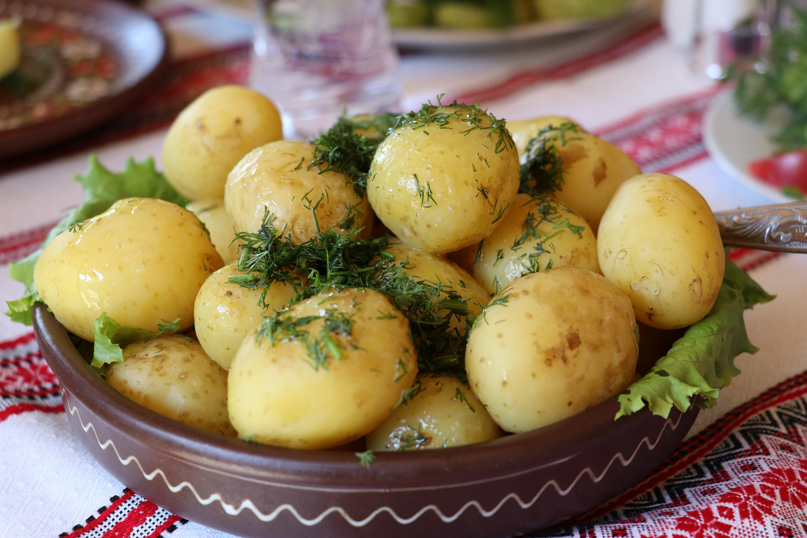Jak udělat brambory v parni troubě?