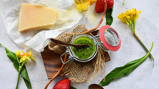 Jak použít pesto z medvědího česneku? Vyberte si některý recept z našeho velkého přehledu