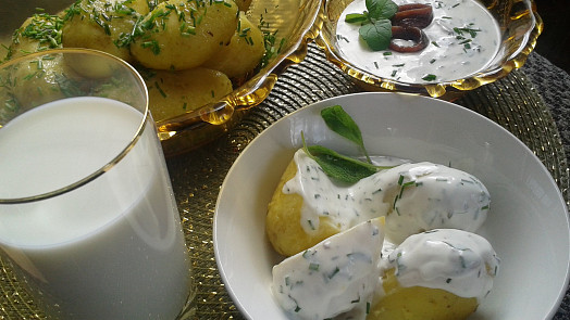 Jak uvařit brambory “na loupačku”? Jednoduché jídlo našich babiček chutná výborně i nám