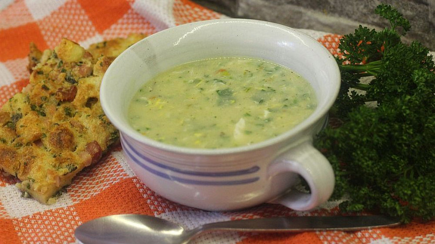 Desatero rad na téma jarní zeleninové polévky: Jakou použít zeleninu, jak ji vařit a čím polévky zahustit