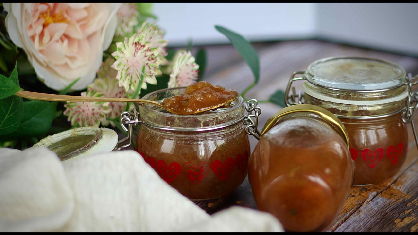 Rebarborová marmeláda nebo džem: Osvěžující dobrota nakyslé chuti výtečně chutná na palačinkách