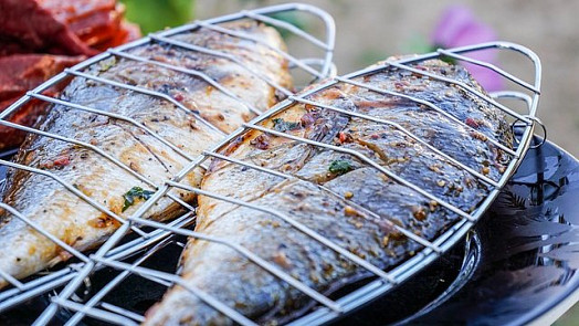 Ryby na grilu: Poradíme, jaké bylinky a marinády jsou nejlepší a jak postupovat