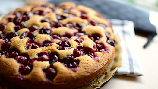 Třešňové moučníky: Ochutnejte bublaniny, koláče, muffiny, dorty a další dobroty podle skvělých receptů