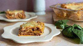 Lasagne na různé způsoby: Oblíbený vrstvený pokrm je skvělý s boloňskou náplní, špenátem či brokolicí