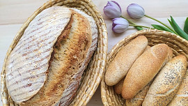 Kynutí chlebového těsta v lednici zpomalí kvašení, zlepšuje chuť chleba a zabrání překynutí těsta