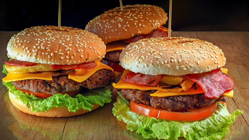 Časté chyby při přípravě hamburgerů: Záleží nejen na kvalitních surovinách, ale i na správném pečení
