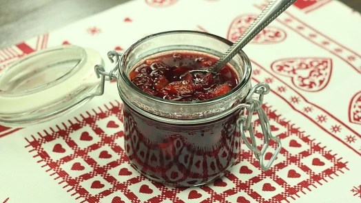 Jak připravit pečený čaj s rybízem? Lahodný nápoj s chutí letního ovoce vás zahřeje během zimy
