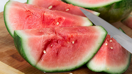 Jak vybrat šťavnatý a zralý meloun? Zvládnete to podle videa