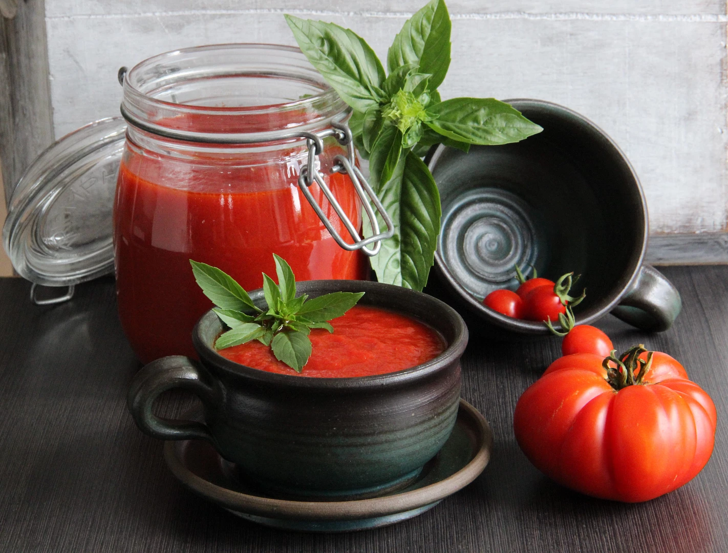 Sugo: Italská rajčatová omáčka výborně chutná s bazalkou a hodí se na pizzu i těstoviny - Toprecepty.cz