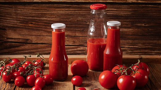 Časté chyby při vaření rajčatového protlaku: Základem je správná hustota a chuť protlaku