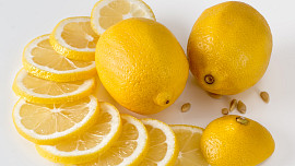 Jak využít kyselinu citrónovou? Je užitečná do pokrmů i na zavařování