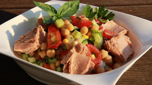 3 recepty na luštěninové saláty z tuňáka v konzervě: Všechny jsou rychlé, syté a lahodné