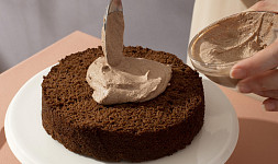 Časté chyby při potírání dortu: Několik vychytávek, jak mít krásně hladký krém