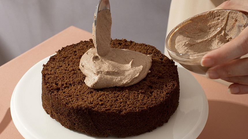 Časté chyby při potírání dortu: Několik vychytávek, jak mít krásně hladký krém