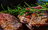 Hovězí maso: Připravíte z něj vše od burgrů přes tradiční omáčky po krvavé steaky