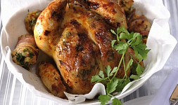 4 tipy, jak upéct vynikající kuře: Jak ho naplnit nádivkou a jakou nádivku zvolit