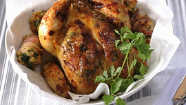 4 tipy, jak upéct vynikající kuře: Jak ho naplnit nádivkou a jakou nádivku zvolit