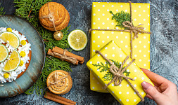 Vánoce a jedlé dárky patří k sobě: Poradíme pár tipů, čím své blízké obdarovat