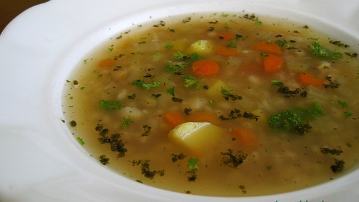 Ovarová polévka má mnoho variant, proto si ji každý může uvařit podle své chuti