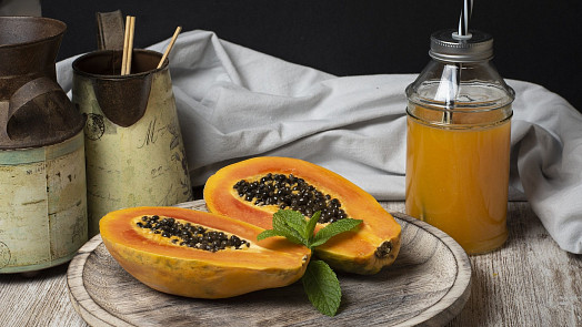 Papája v kuchyni: Poradíme, jak zpracovat a jíst toto medově sladké ovoce
