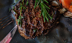 Jaké druhy masa použít při přípravě steaků? Poradíme, z čeho můžete vybírat