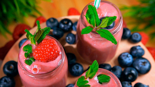 Co dát do smoothie? Základem je ovoce se zeleninou, přidat můžete i ořechy a bylinky