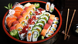 Jak se jí japonské jídlo sushi? Wasabi a sójovka se nemíchají, také pozor na zázvor