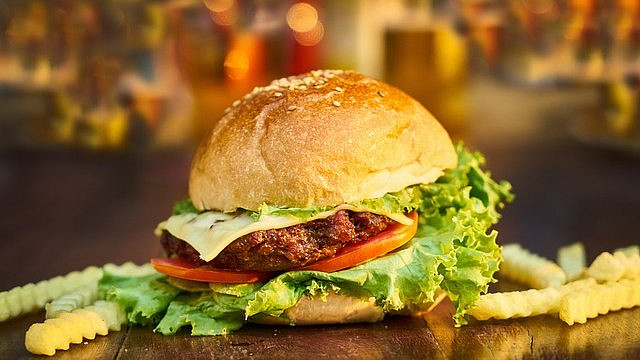Jaké maso je vhodné do burgerů? Začátečníkům poradíme