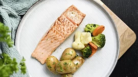 Chyby při zpracování lososa a jak jim předejít: Kůži ponechte a opatrně s kořením